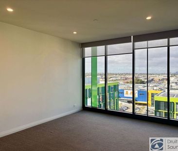 Top-Floor Apartment with Stunning City Views! HOME OPEN FRIDAY 12 D... - Photo 5