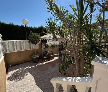 Alquiler de chalet adosado en Los Balcones - Los Altos del Edén - Photo 2