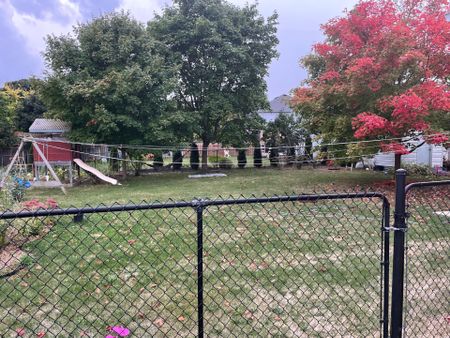 For Lease - 231 Inglis Court, North Dumfries, Ontario - Photo 2