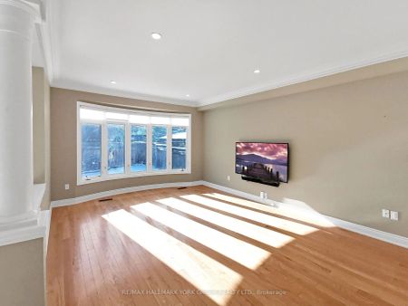 Detached Home For Lease | N9237268 - Photo 5