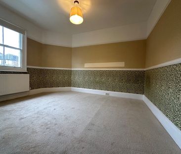 4 Bed Maisonette, Birdhurst Gardens, CR2 - Photo 3