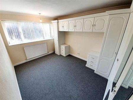 St. Giles Close, Kettering, Northants, NN15 - Photo 2