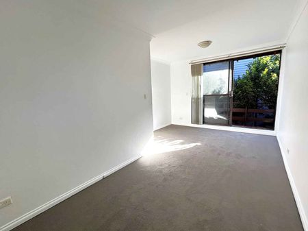 Terrific Townhouse! - Photo 5