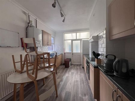 3 bedroom private hall to rent - Photo 3