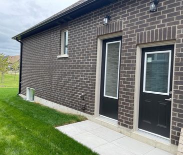 For Lease - 184 Sanderling Crescent Unit# B, Kawartha Lakes, Ontario - Photo 4