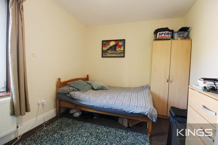 6 bedroom semi-detached house to rent - Photo 4