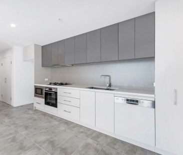 BRIGHT & SPACIOUS 1 BEDROOM APARTMENT WITH CITY VIEWS - Photo 5