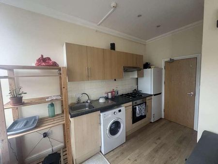 Connaught Road, Cardiff, CF24 - Photo 2