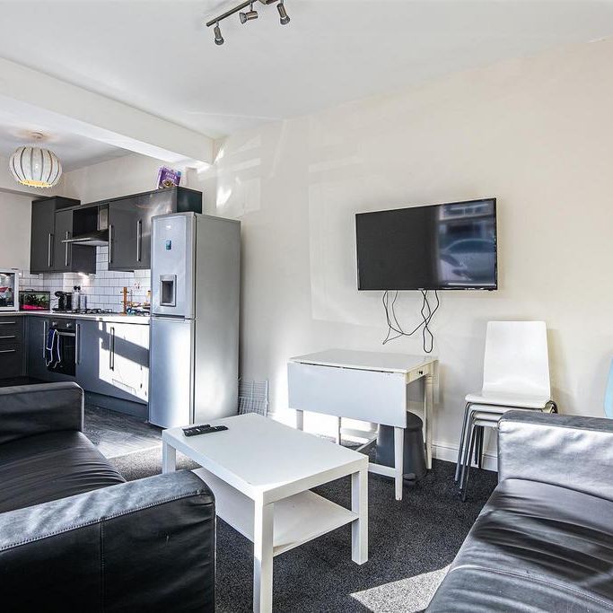 4 bedroom house to rent - Photo 1