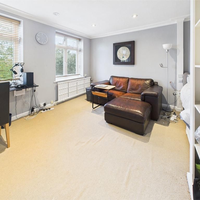 Studio to rent - Photo 1