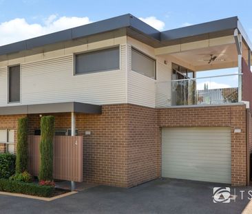 Stunning Two Bedroom Fully Furnished Townhouse - Available May 2026 - Photo 6
