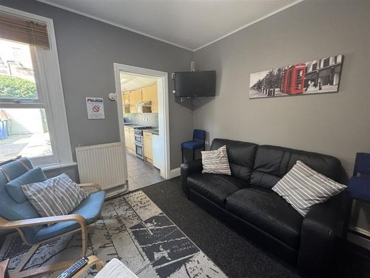 1 bedroom in a house share to rent - Photo 1