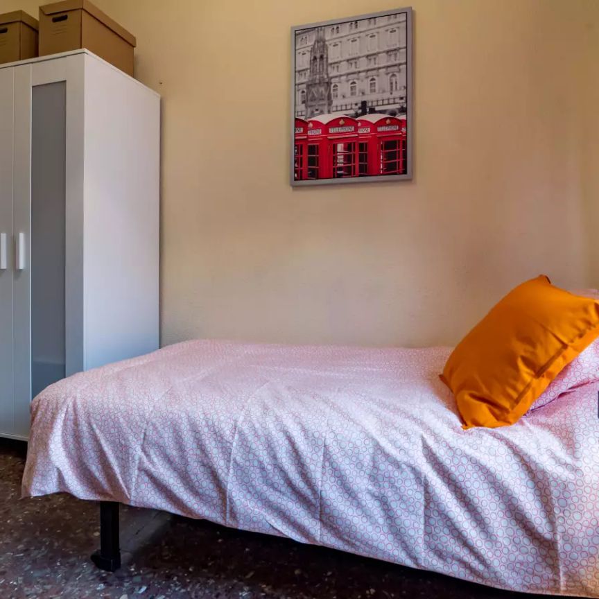 Room in a shared 5-bedroom apartment for rent in L'Amistat - Foto 1