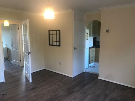 2 Bed Flat, Goodmayes, IG3 - Photo 2