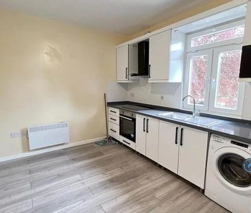 4 bedroom flat to rent - Photo 5