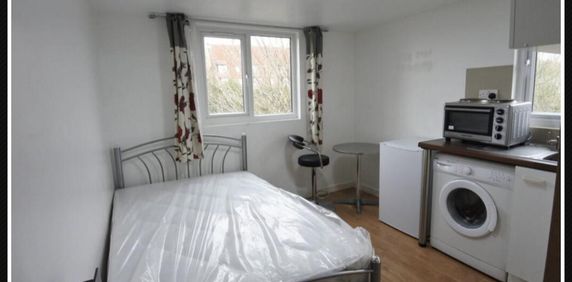 Studio to rent - Photo 2