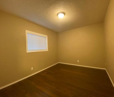 Main Level Unit Located in Parkvale!! - Photo 3