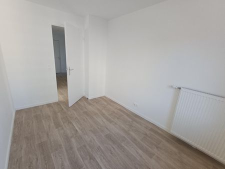 location Appartement T4 DE 78.7m² À BOBIGNY - Photo 2