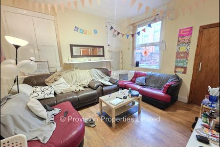 7 bedroom student house Hyde Park - Photo 2