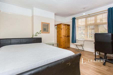 1 bedroom in a house share to rent - Photo 4