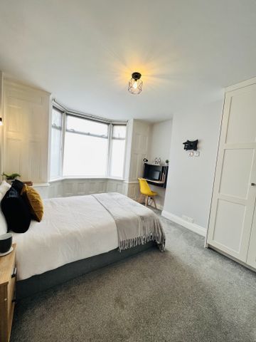 BEDROOM 5 – MEDIUM SINGLE WITH SHARED BATHROOM AND SEPERATE TOILET - Photo 5