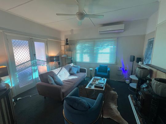 The Entrance - Photo 1