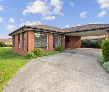 Comfy Family Home in Highly Sought after Location&excl; - Photo 4