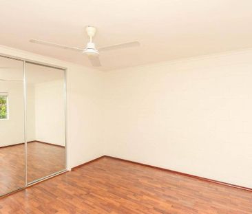 Quaint townhouse close to beachfront - Photo 1