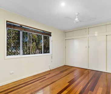 DUAL LIVING CLOSE TO WATERFRONT! - Photo 2