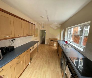 4 bedroom terraced house to rent - Photo 1