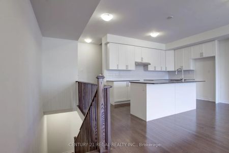 Condo Townhouse For Lease | N9195068 - Photo 3