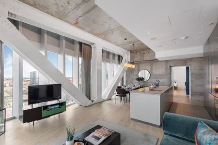 Manhattan Loft Gardens, 20 International Way, London - Photo 2