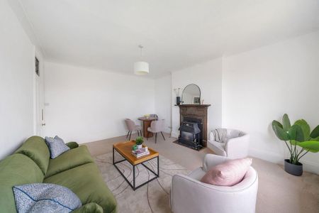 3 bedroom flat to rent - Photo 2