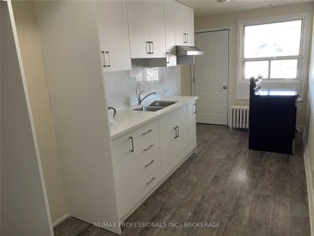 For Lease - 2 Rogers Road Unit# 2nd Floor, Toronto, Ontario - Photo 4
