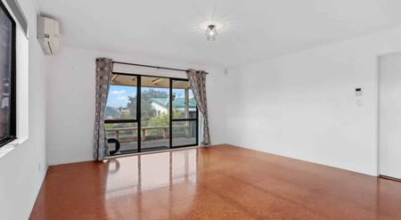 Trendy spacious house - Photo 2