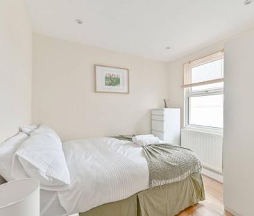 3 bedroom flat to rent - Photo 2