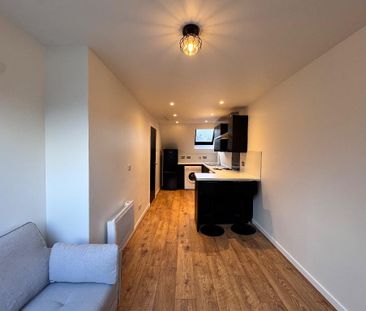 2 bedroom flat to rent - Photo 2