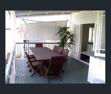 Beautiful Bungalow. Excellent Location. - Photo 4