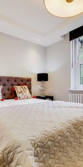 4 bedroom flat in St. Johns Wood Park - Photo 1