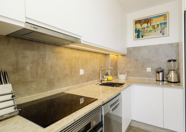 Apartment, with large private glazed terrace and panoramic sea views, in Calahonda, Mijas
