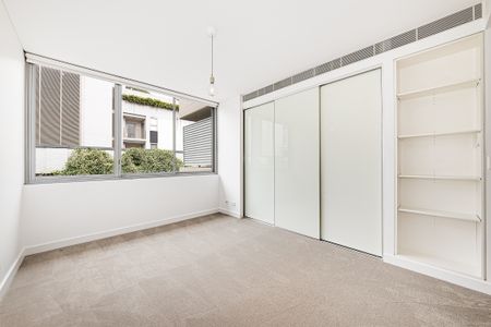 Stylish Two-Bedroom Apartment in Prime Rosebery Location - Photo 2