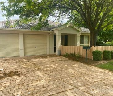 Beautiful 3 Bedroom Ensuite Home - Photo 5