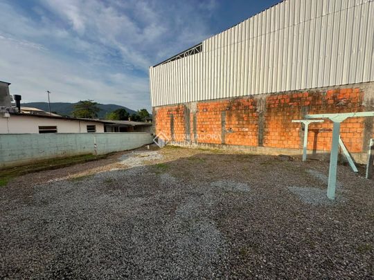 Casa com 2 quartos e 70m² para alugar em Sul Do Rio, Santo Amaro da Imperatriz. - Foto 1