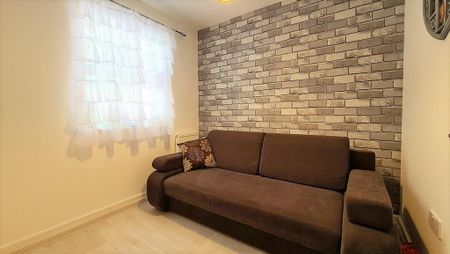 3 bedroom end of terrace house to rent - Photo 2