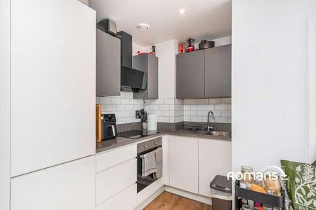 Grandview, Farnborough Road, Farnborough, GU14 - Photo 2