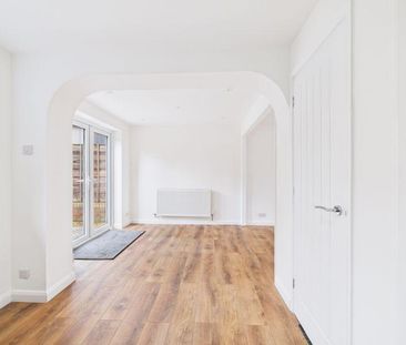 4 bedroom semi-detached house to rent - Photo 3