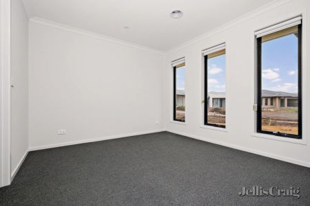 4 Bed, 2 Bath - Photo 5