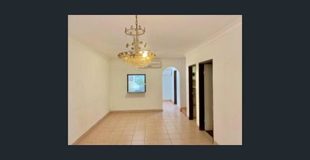 SPACIOUS FULL BRICK TOWN HOUSE - Photo 2