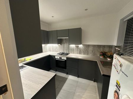 3 bedroom flat to rent - Photo 5