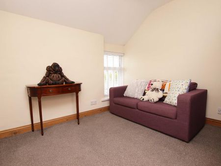 2 bedroom terraced house to rent - Photo 3